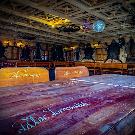 Palac Tarnowskich Ostrowiec Świętokrzyski Esterno foto