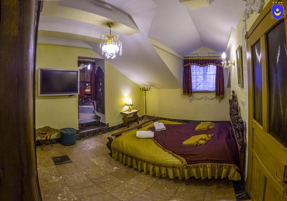 Palac Tarnowskich Ostrowiec Świętokrzyski Esterno foto