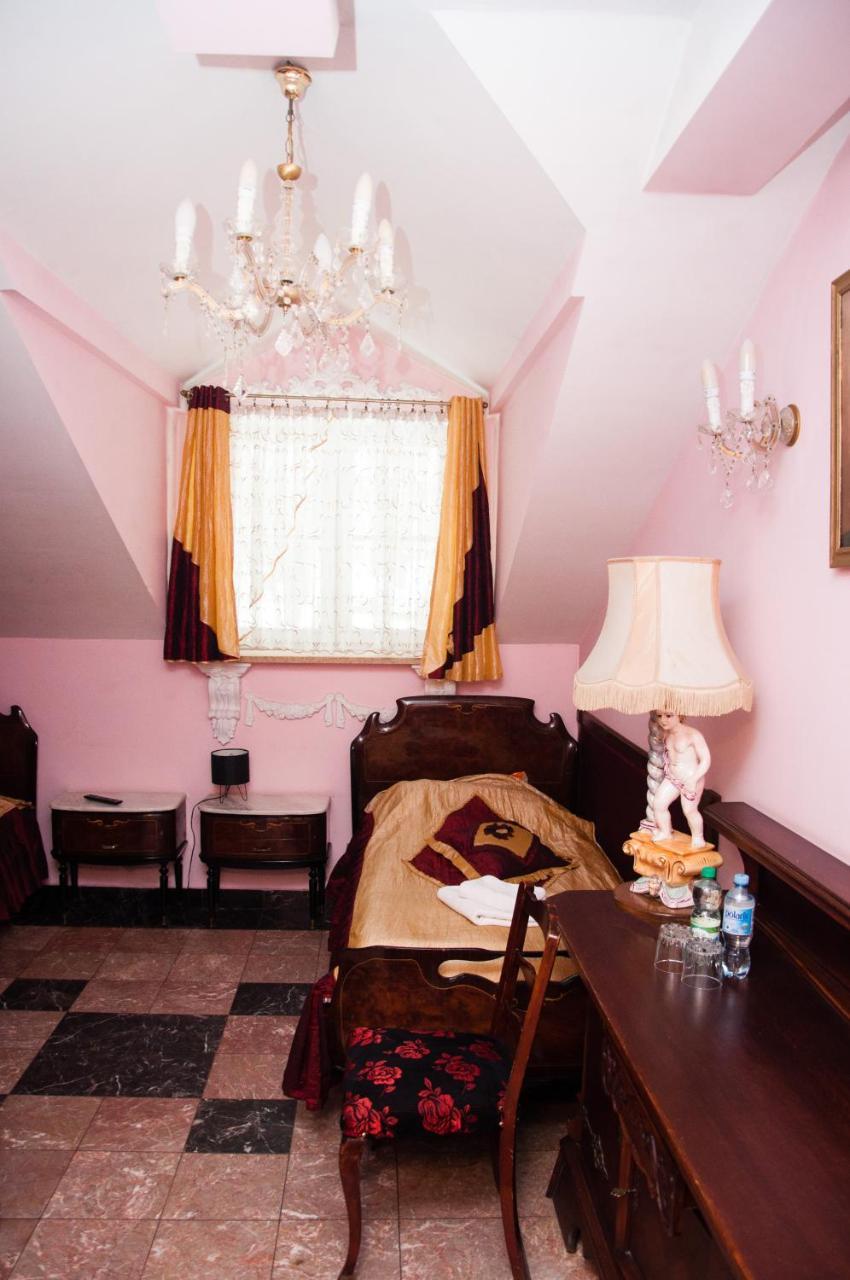Palac Tarnowskich Ostrowiec Świętokrzyski Esterno foto