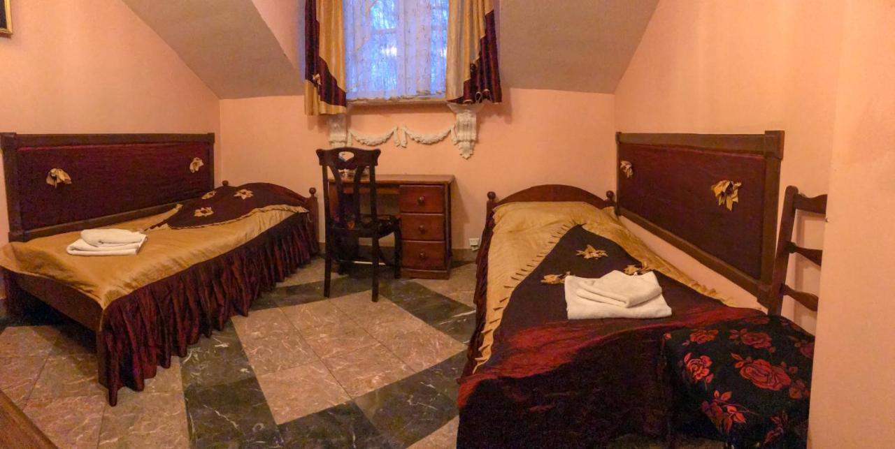 Palac Tarnowskich Ostrowiec Świętokrzyski Esterno foto
