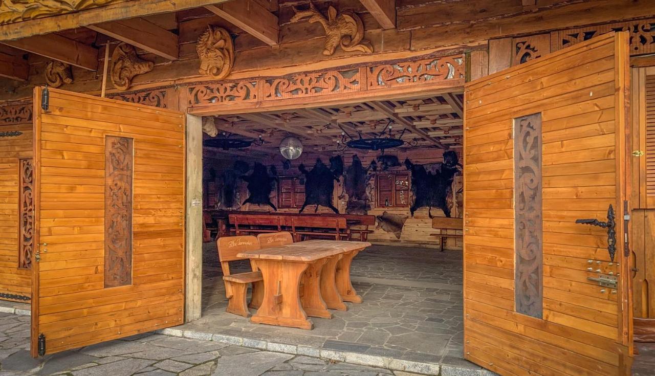 Palac Tarnowskich Ostrowiec Świętokrzyski Esterno foto